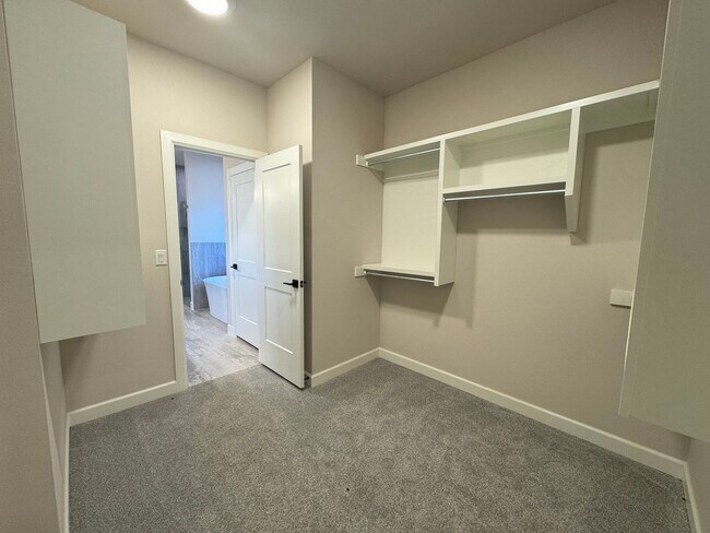 Building Photo - Be the 1st in this 4 bed, 3 bath, 2 car New Construction!