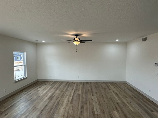 Building Photo - BRAND NEW 4 BED 3 BATH in WAYNESVILLE