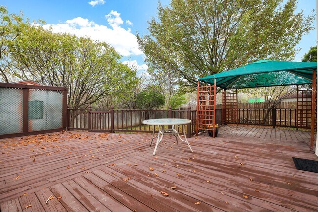 Building Photo - Stunning 3 Bedroom - 2.5 Bath Home for Rent!