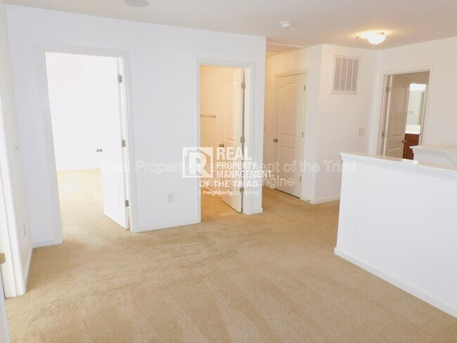 Building Photo - 5013 Red Poll Dr