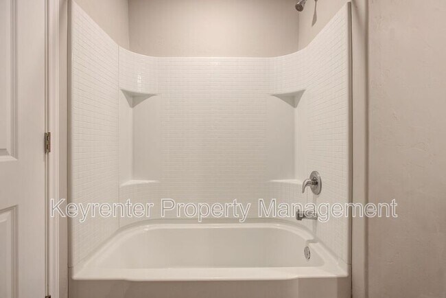 Building Photo - 1612 Maroon Dr