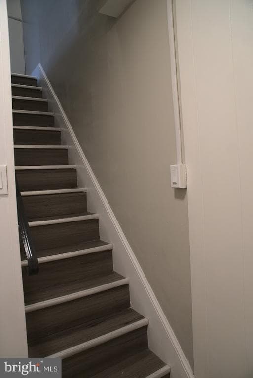 Building Photo - 410 Monmouth St