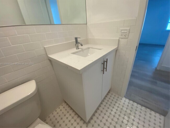Building Photo - 1150 Madruga Ave