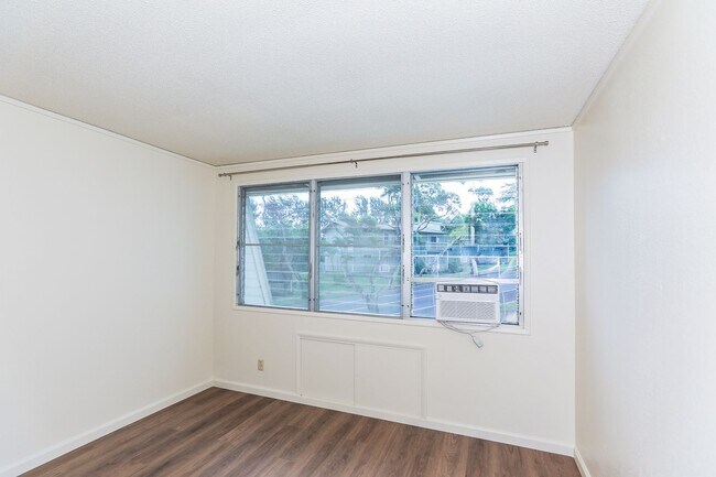 Building Photo - Ridgeway - Renovated two story, 2 bedroom, 1 bath with 1 uncovered parking stall