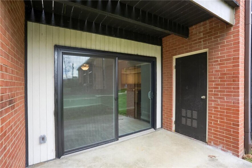Building Photo - 1200 College Park Dr