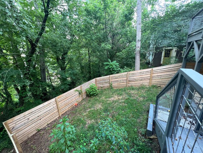 Building Photo - West AVL Home!
