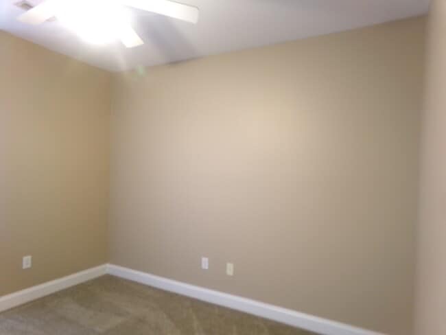 Building Photo - 2065 Silvercrest Dr
