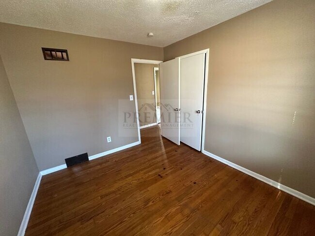 Building Photo - 7716 Crisp Ave