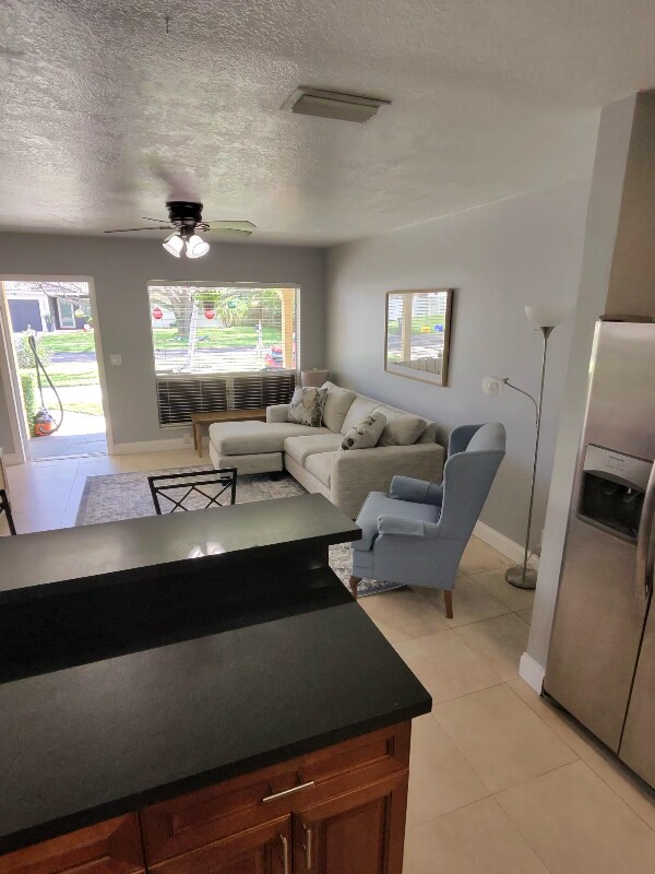 Building Photo - 2419 NE 2nd Ave