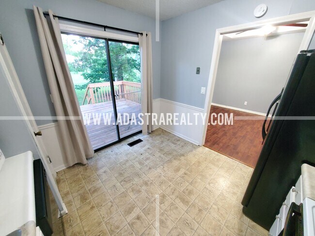 Building Photo - Beautiful Shawnee Home-AVAILABLE in JUNE!!