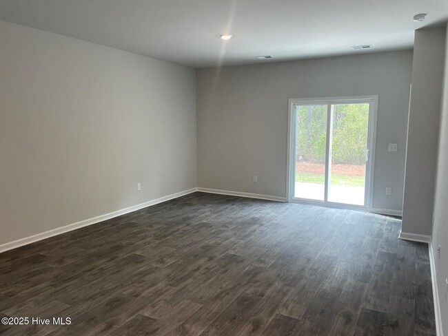 Building Photo - 454 Ladyfish Loop NW