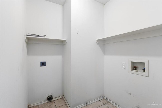 Building Photo - 20 Llano Grande Ln