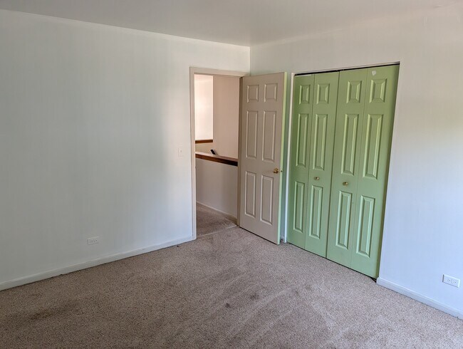 Building Photo - 843 E Princeton Cir