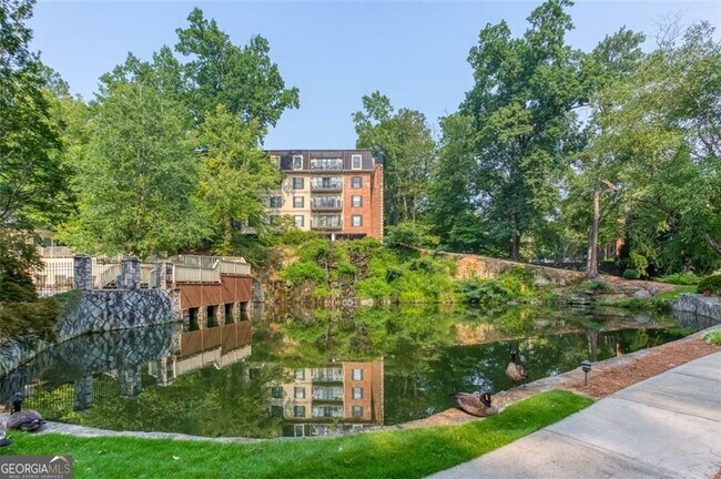 Building Photo - 23214 Plantation Dr NE