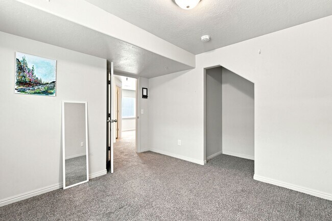 Building Photo - Beautiful Townhome in American Fork!