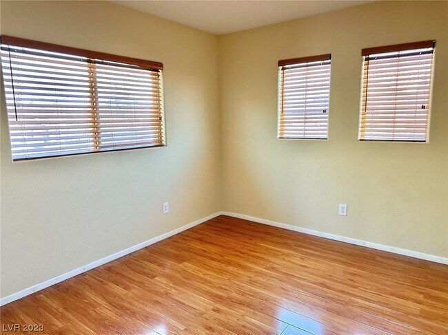 Building Photo - 4765 Golden Shimmer Ave