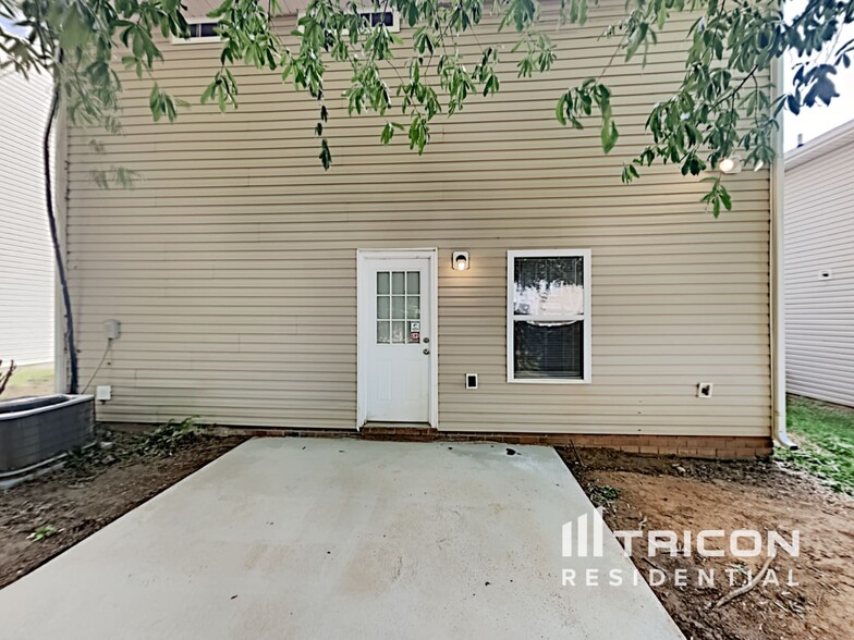 Building Photo - 345 Hunslet Cir