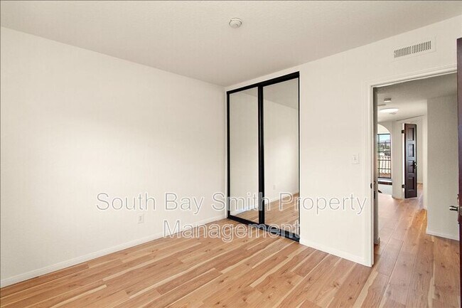 Building Photo - 227 S Irena Ave