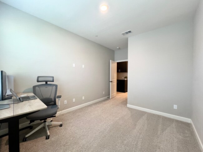 Building Photo - 1096 Delpy View Point