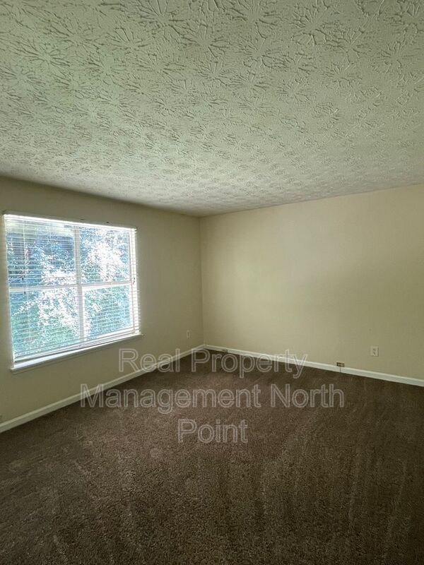 Building Photo - 3004 Kenville Ln