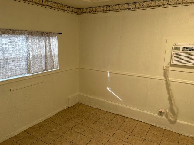 Building Photo - 709 S 11th St