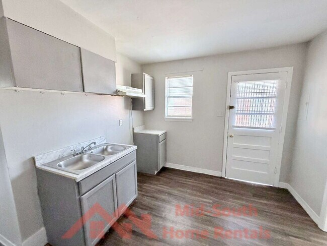 Building Photo - 1353 Fairfax St