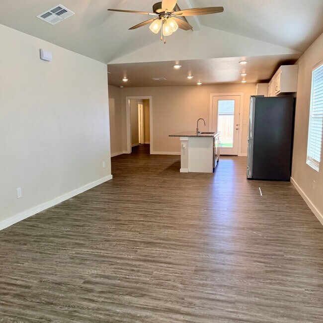 Building Photo - 1/2 Off First Months Rent! - 3 Bedroom 2 Bath Home Available Now In Elm Meadows!