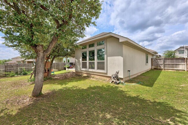 Building Photo - 2424 Orchard Way