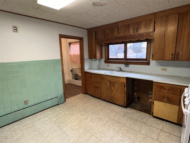 Building Photo - 4 Erie St