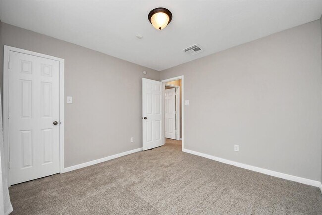 Building Photo - 7447 Oakwood Canyon Dr