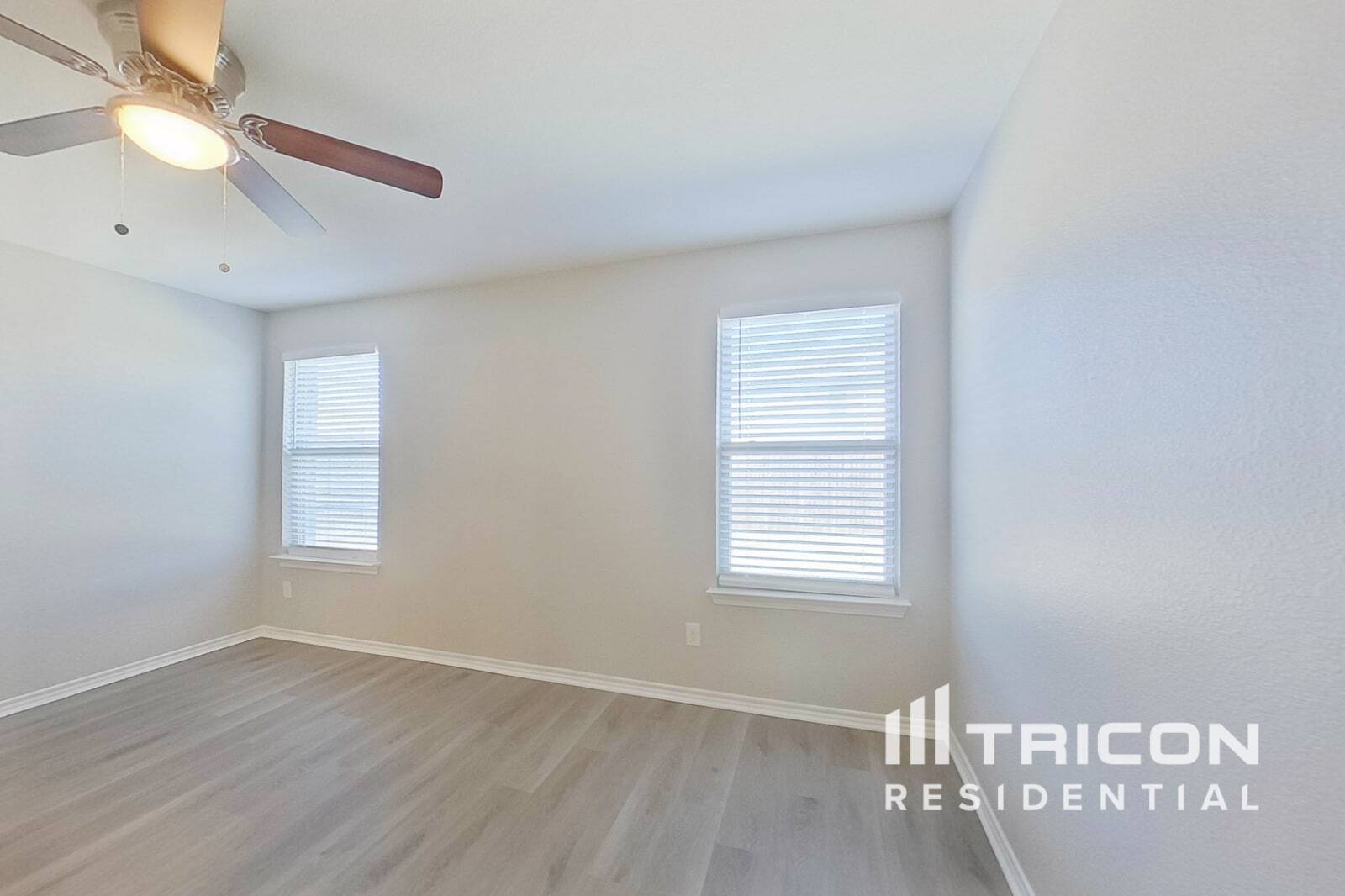 Building Photo - 881 Darst Dr