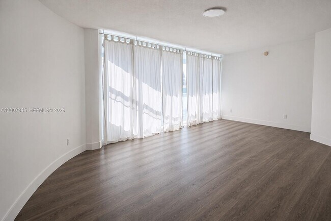 Building Photo - 6580 Indian Creek Dr