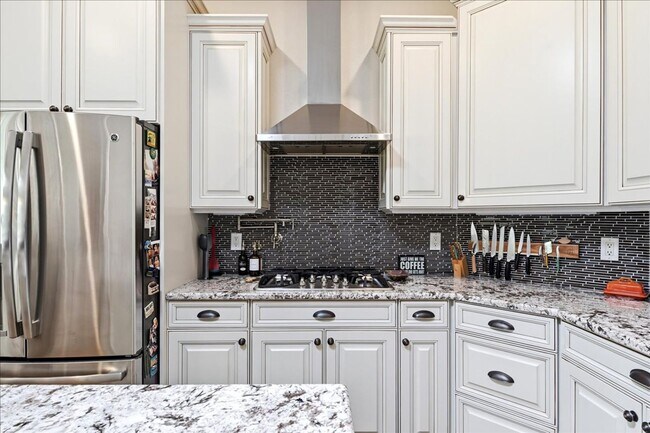 Building Photo - Luxury Living in Southeast Boise, 3-Car Garage, Hot Tub & Flexible Bonus Loft & Private/Secure Wo...
