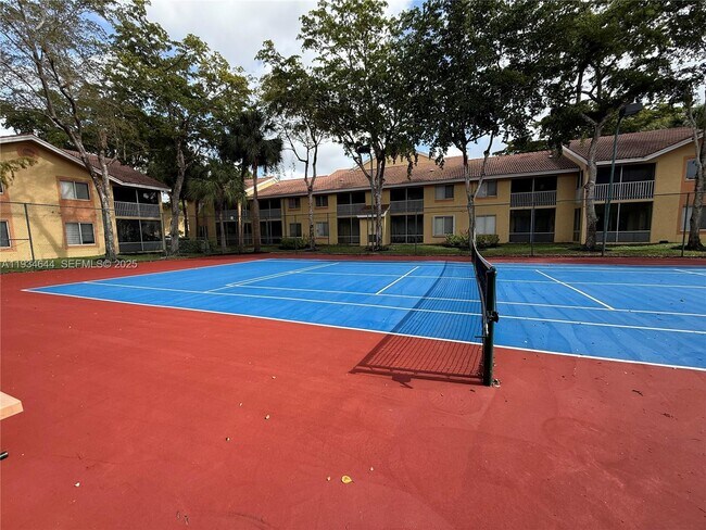 Building Photo - 931 Coral Club Dr