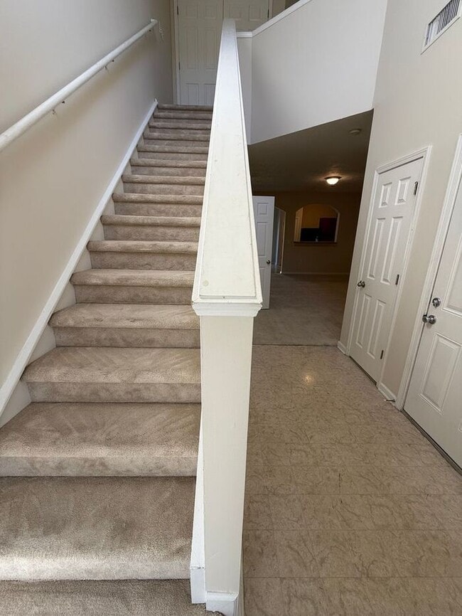 Building Photo - Brentwood - SPACIOUS 3 Bedroom Townhome in Beautiful Neighborhood