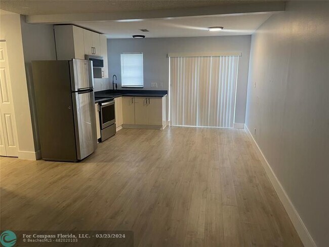 Building Photo - 780 NE 46th Ct