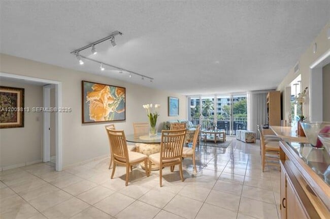 Building Photo - 600 Grapetree Dr