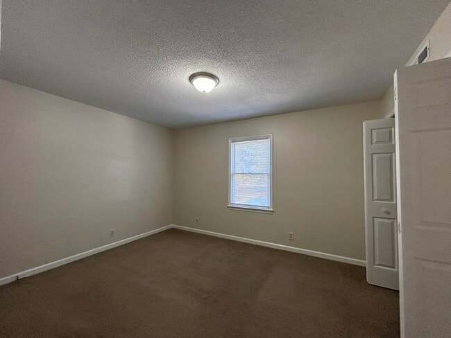 Building Photo - 166 Gertrude Dr