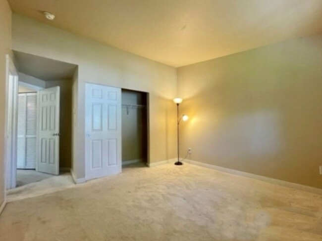 Building Photo - 3 Bedroom Condo in Des Moines