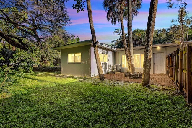 Building Photo - 1550 SW 23rd Ct
