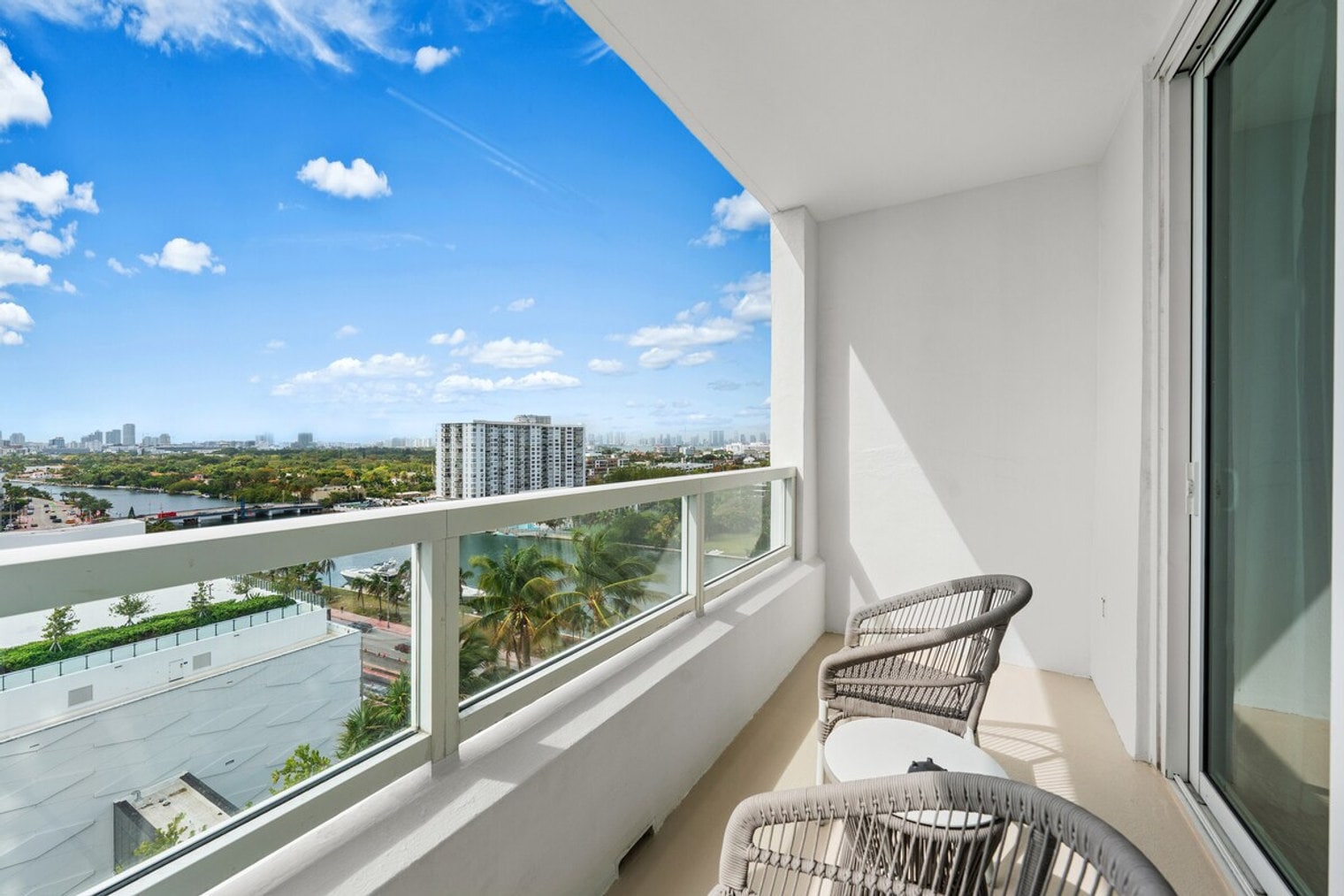 Building Photo - 4401 Collins Ave