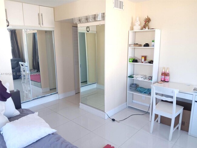 Building Photo - 3703 NE 166th St