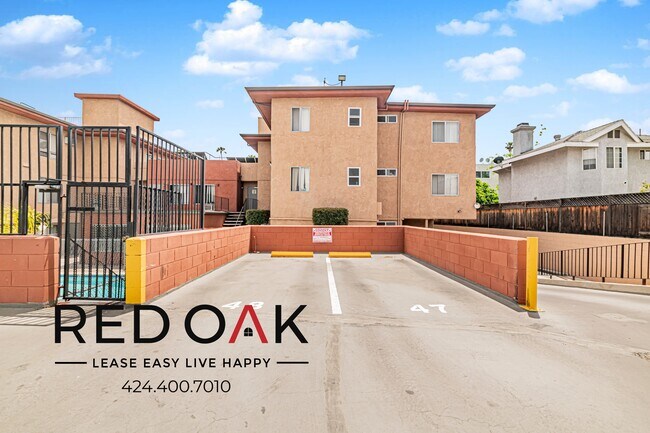 Building Photo - 15005 Sherman Way