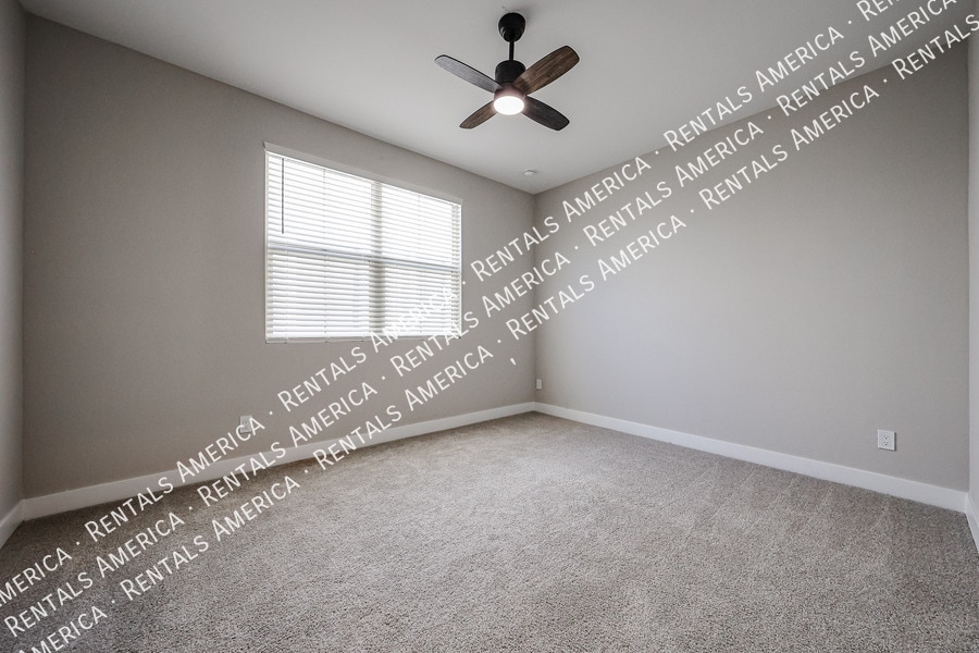 Building Photo - 1321 W Coyote Dr