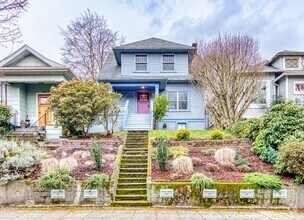 Building Photo - Beautiful 3 Bedroom Home in the Heart of Q...