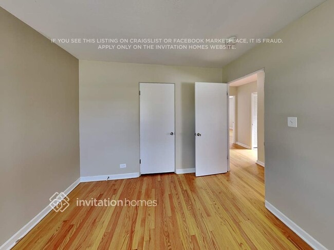 Building Photo - 5 E Adams St