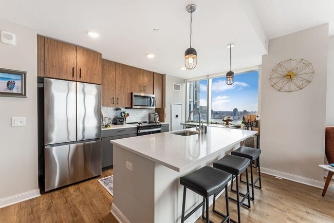 Building Photo - 25 Christopher Columbus Dr