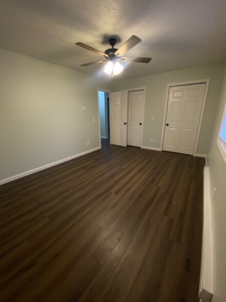 Building Photo - 245 E Main St