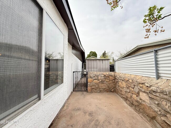 Building Photo - 11109 Pink Coral Dr