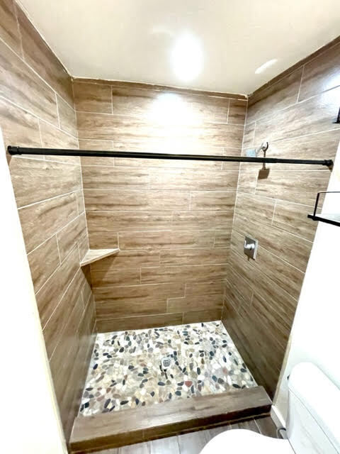 Building Photo - Renovated. with private yard!!!